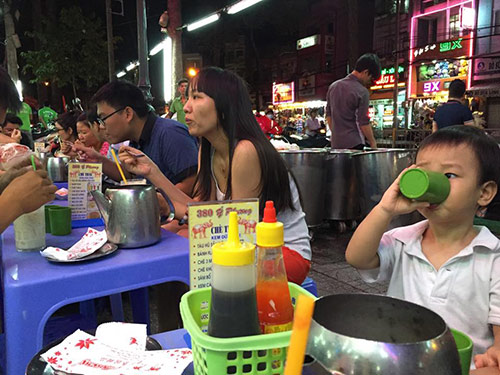 Hàng chè Thái bán cả nghìn ly mỗi tối ở Sài Gòn - 3