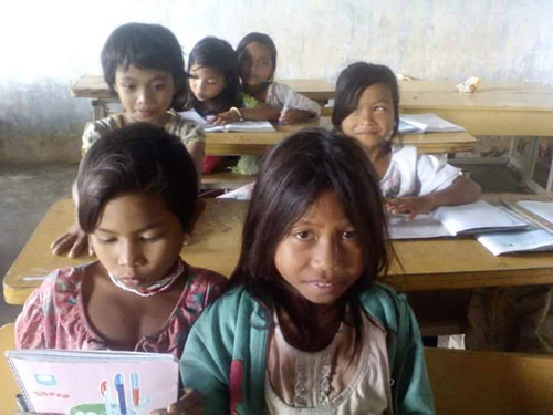 Cô giáo kêu gọi ủng hộ đồ dùng cho học sinh nghèo - 9