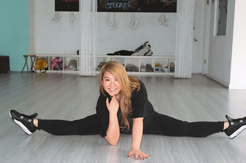 Cô gái nặng 180kg khoe tài uốn dẻo và vũ đạo gợi cảm - 5