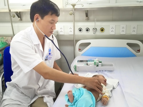Cắt gan cứu sống bé trai 40 ngày tuổi bị suy tim - 1