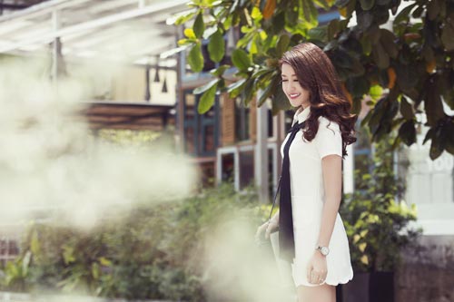 Á hậu Huyền My dịu dàng dạo phố - 11