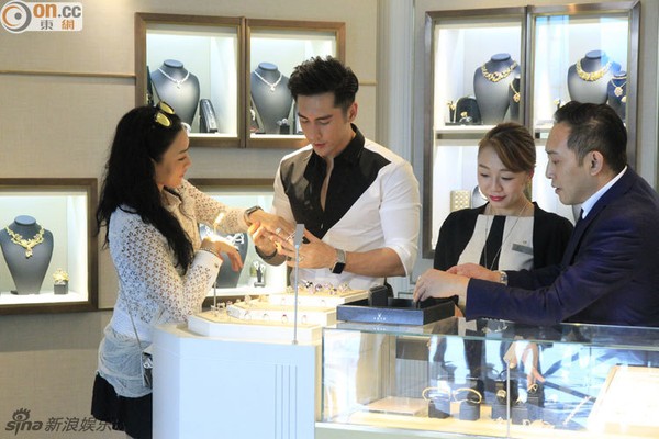 Huỳnh Dịch lộ mặt quot;sưng phùquot; xuống sắc - 7