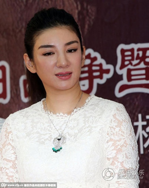 Huỳnh Dịch lộ mặt quot;sưng phùquot; xuống sắc - 1