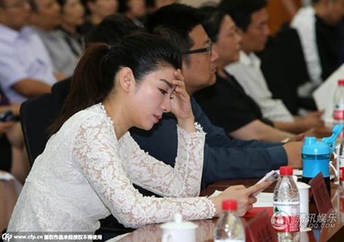 Huỳnh Dịch lộ mặt quot;sưng phùquot; xuống sắc - 4