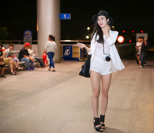 Vũ Ngọc Anh đẹp rạng ngời ở sân bay - 3