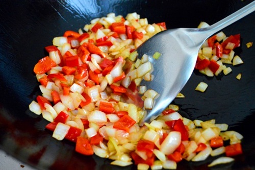 Cơm rang thịt bò, kim chi đầy hấp dẫn - 4