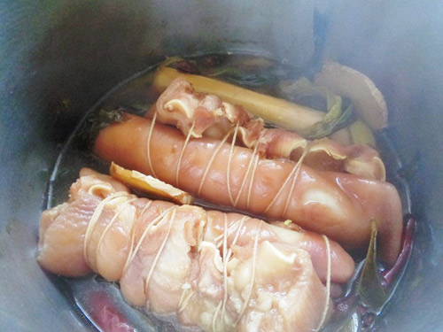 Tai heo ngũ vị cuộn giòn ngon cho ông xã - 6