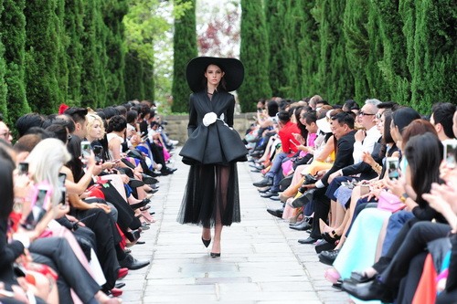 NTK Đỗ Mạnh Cương lăng-xê quot;mốt lạquot; giữa mùa hè - 10