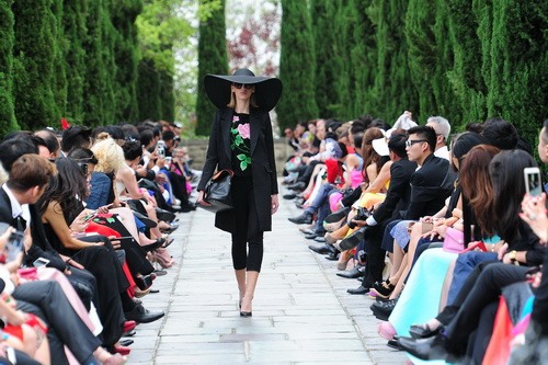 NTK Đỗ Mạnh Cương lăng-xê quot;mốt lạquot; giữa mùa hè - 13