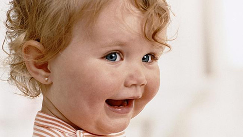 Bấm lỗ tai cho trẻ sơ sinh là đối xử tàn ác với con - 2