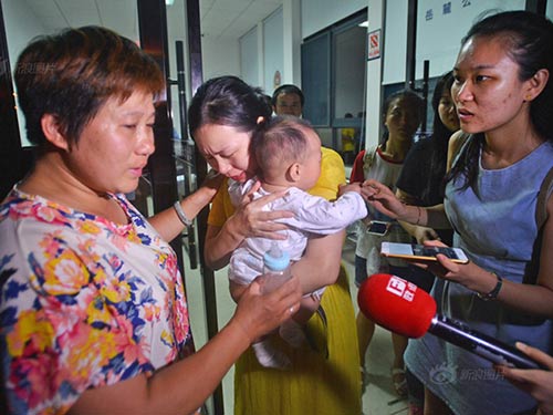 TQ: Toàn cảnh vụ bắt cóc bé 5 tháng giữa nơi công cộng gây xôn xao - 1