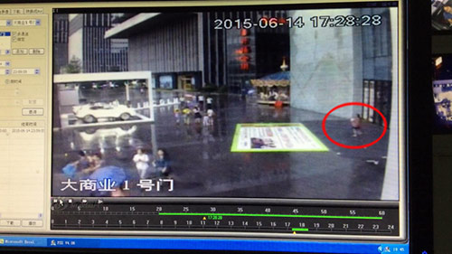 TQ: Toàn cảnh vụ bắt cóc bé 5 tháng giữa nơi công cộng gây xôn xao - 6