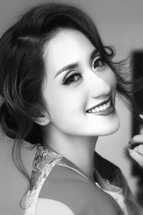 Khánh Thi bầu hơn 8 tháng vẫn #039;chạm tay tới rốn#039; - 9