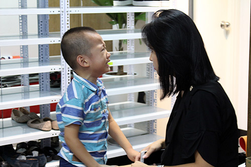 Thanh Vân Hugo nghiêm khắc dạy con trong họp báo - 3