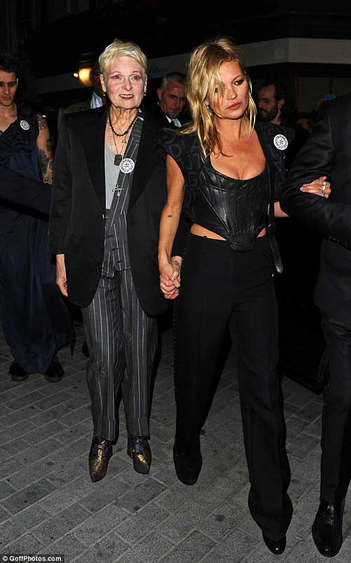 Taylor Swift và bạn trai vui vẻ tiệc tùng bên bạn bè - 11