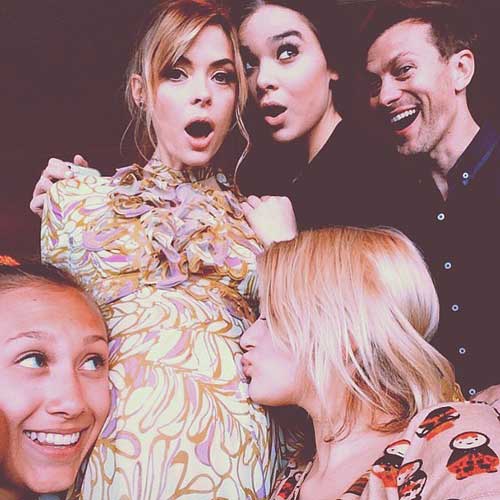 Taylor Swift và bạn trai vui vẻ tiệc tùng bên bạn bè - 6