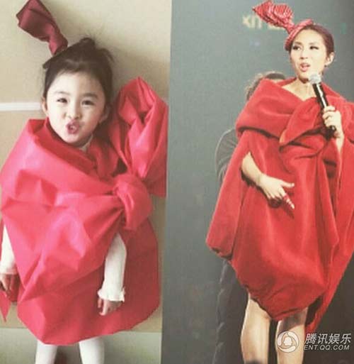 Bé gái mặc “váy nhái” của các nữ minh tinh gây thích thú - 2