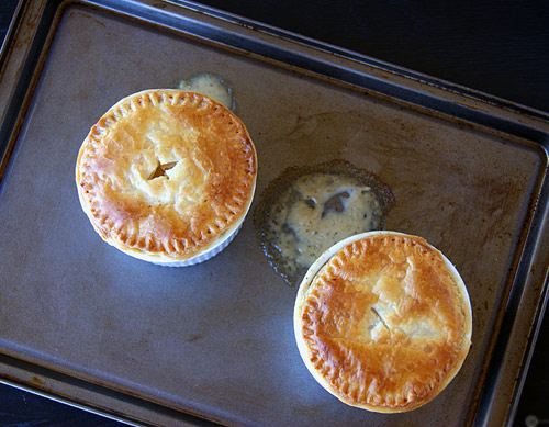 Bánh pot pie mềm trong, giòn ngoài bạn thử chưa? - 7