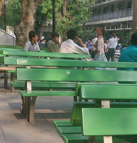 Điều ít biết về nam “osin bệnh viện” và nỗi mặc cảm “tài trai” - 1