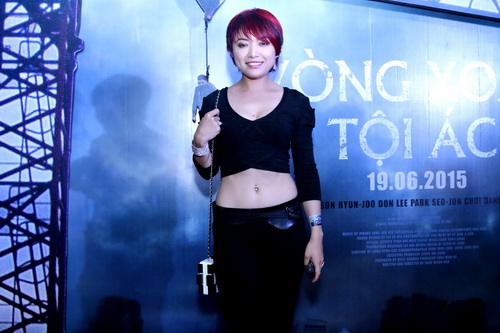 Tinna Tình lần đầu khoe khuyên rốn táo bạo - 1