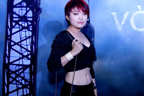 Tinna Tình lần đầu khoe khuyên rốn táo bạo - 3