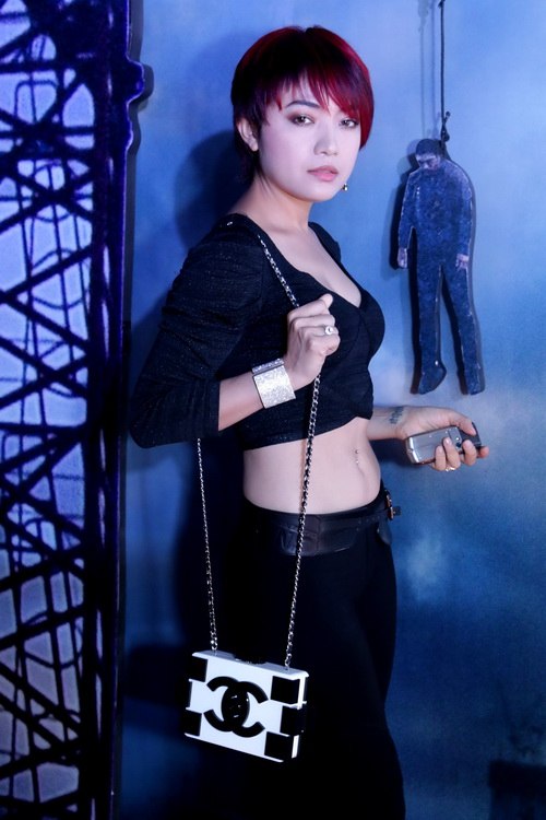 Tinna Tình lần đầu khoe khuyên rốn táo bạo - 4