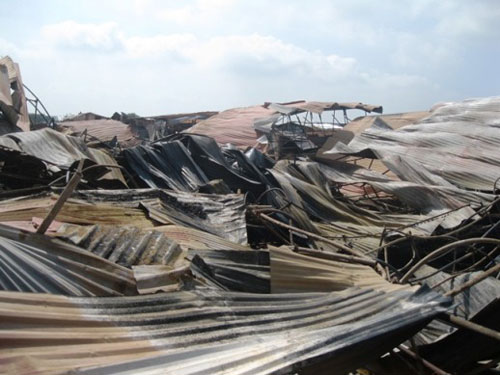 Hà Nội: Cháy lớn, hàng ngàn công nhân ôm đồ tháo chạy - 2