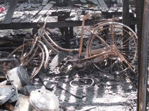 Hà Nội: Cháy lớn, hàng ngàn công nhân ôm đồ tháo chạy - 4