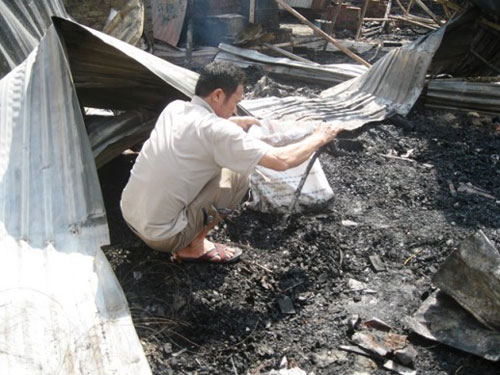 Hà Nội: Cháy lớn, hàng ngàn công nhân ôm đồ tháo chạy - 7