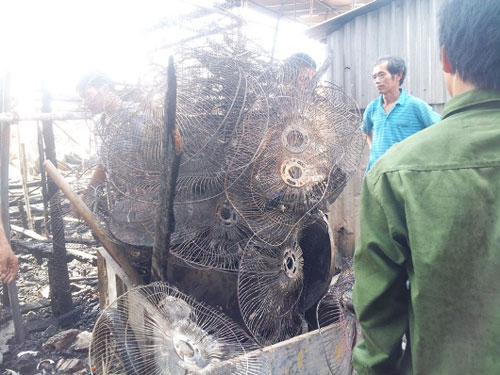 Hà Nội: Cháy lớn, hàng ngàn công nhân ôm đồ tháo chạy - 8