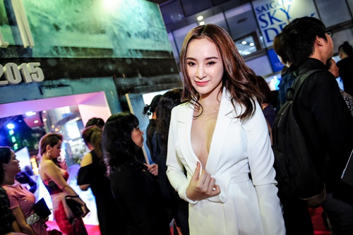 Angela Phương Trinh quay lại với phong cách gợi cảm - 5