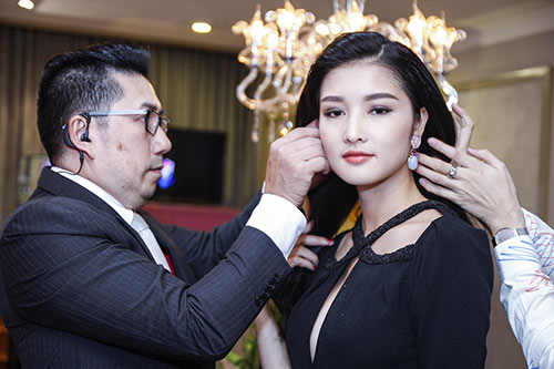 HH Triệu Thị Hà thăm triển lãm kim cương của Lý Nhã Kỳ - 8