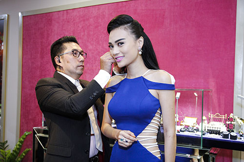 HH Triệu Thị Hà thăm triển lãm kim cương của Lý Nhã Kỳ - 9