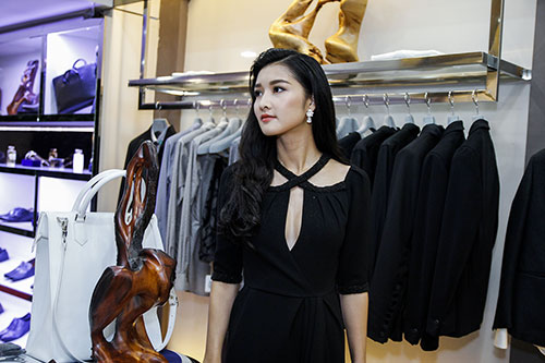 HH Triệu Thị Hà thăm triển lãm kim cương của Lý Nhã Kỳ - 1