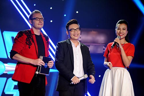 Yến Trang quot;nổi da gàquot; khi nghe Hoàng Yến Chibi hát - 10