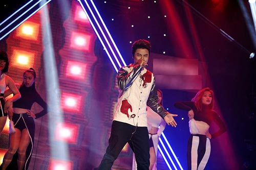 Yến Trang quot;nổi da gàquot; khi nghe Hoàng Yến Chibi hát - 14