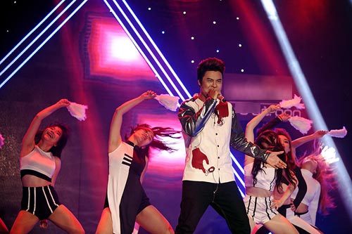 Yến Trang quot;nổi da gàquot; khi nghe Hoàng Yến Chibi hát - 15