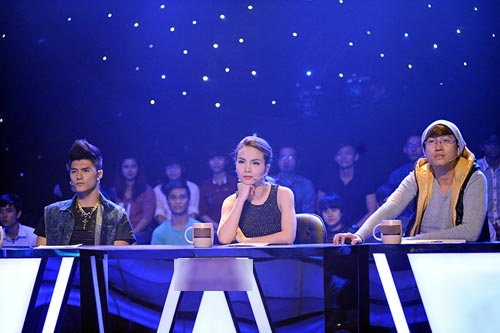 Yến Trang quot;nổi da gàquot; khi nghe Hoàng Yến Chibi hát - 1