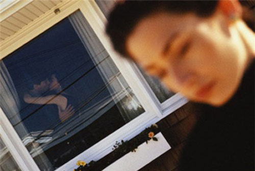 Tôi đi chơi gái mà em cũng tài trợ… sao? - 1