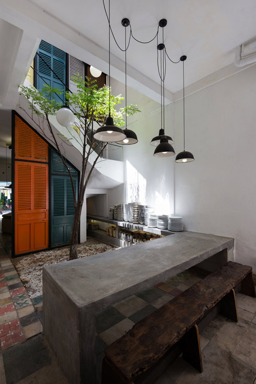 Nhà trăm cửa sổ nổi bật giữa không gian Quận 3 - 7