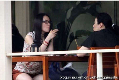 Khi các ngôi sao Cbiz quot;phì phèoquot; thuốc lá - 13