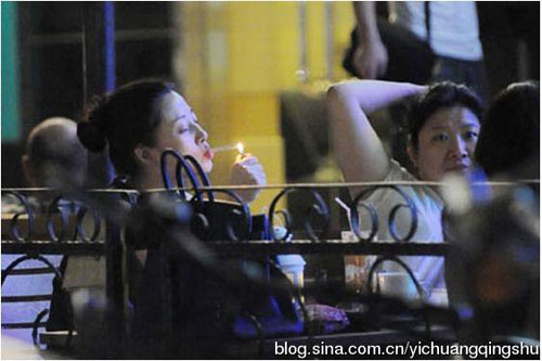 Khi các ngôi sao Cbiz quot;phì phèoquot; thuốc lá - 15