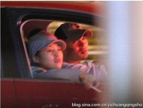 Khi các ngôi sao Cbiz quot;phì phèoquot; thuốc lá - 17