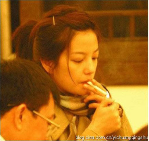 Khi các ngôi sao Cbiz quot;phì phèoquot; thuốc lá - 3