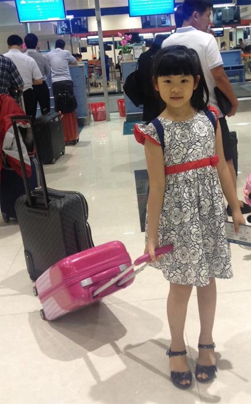 Nhất Huy quot;nghiêng mìnhquot; tặng hoa cho Lê Kiều Như - 13