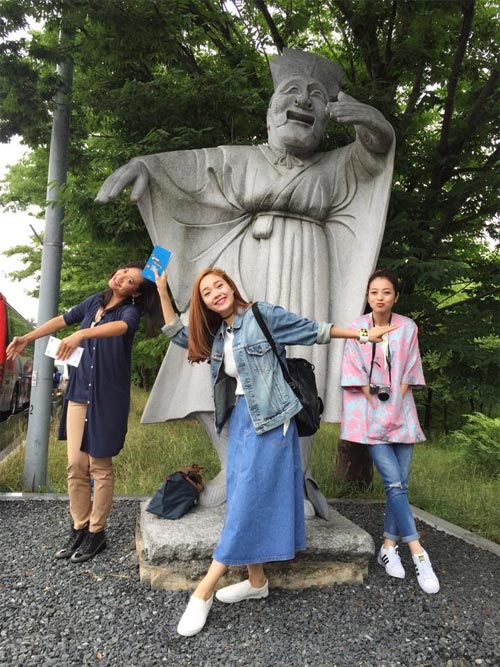 Nhất Huy quot;nghiêng mìnhquot; tặng hoa cho Lê Kiều Như - 4