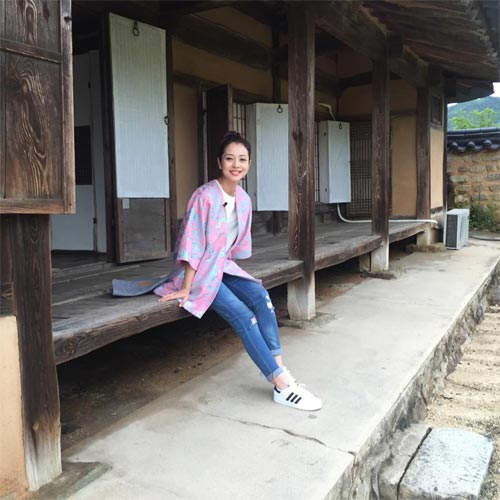 Nhất Huy quot;nghiêng mìnhquot; tặng hoa cho Lê Kiều Như - 5