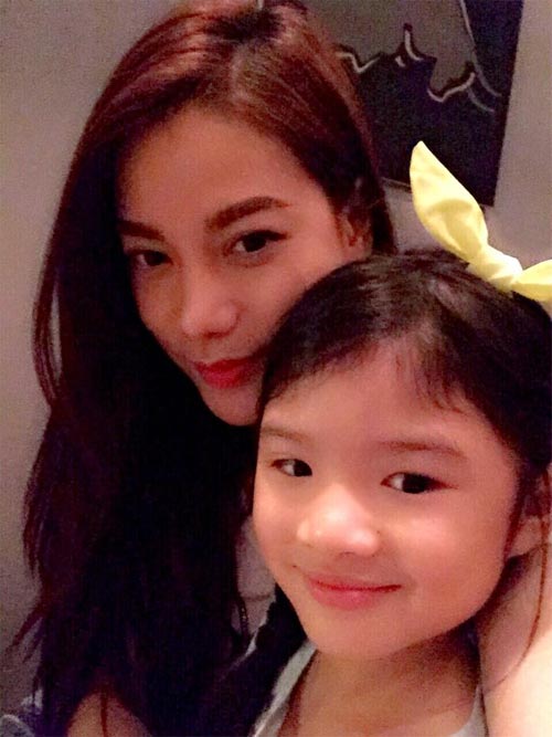 Nhất Huy quot;nghiêng mìnhquot; tặng hoa cho Lê Kiều Như - 10