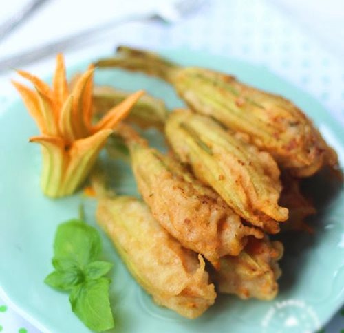 Hoa bí nhồi tôm, cá chiên giòn - 7