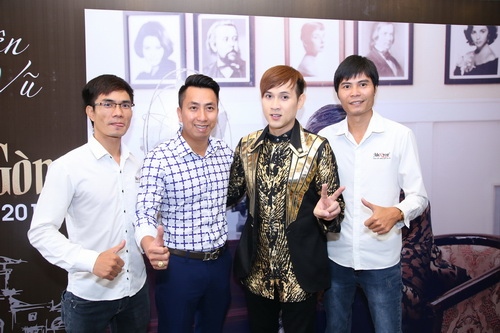 HH Diễm Hương đẹp quot;mũm mĩmquot; chúc mừng Nguyên Vũ - 11